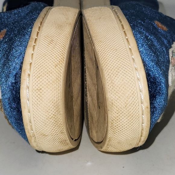 SOLUDOS LLAMAS IN LOVE Blue Velvet Sherpa Embroidered Sneakers Size 8 - Picture 9 of 16